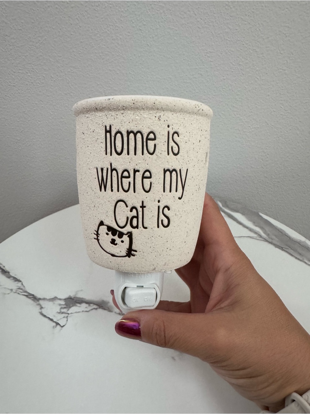 Scentsy Home Is Where My Cat Is Ceramic Night Light - Speckled Cream